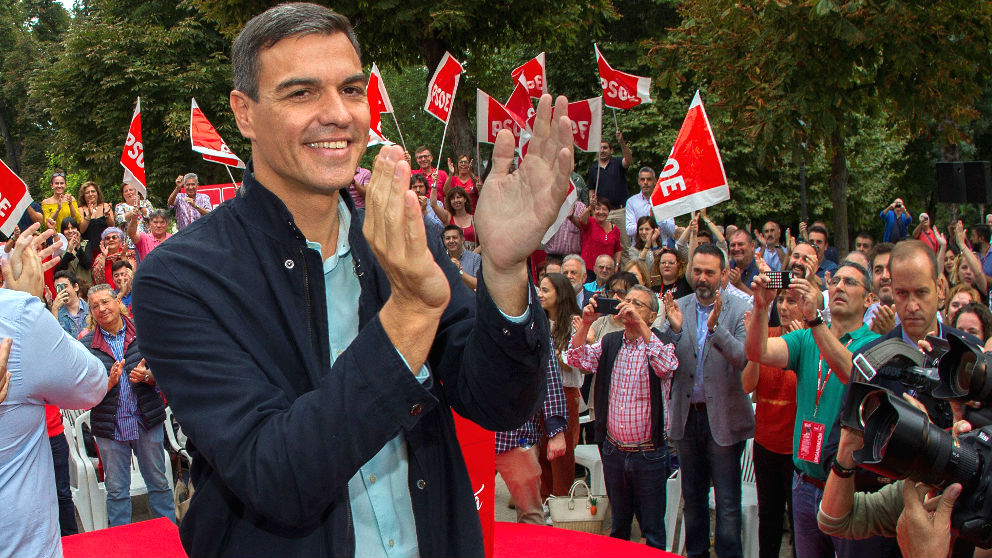 Pedro Sánchez este domingo en Oviedo (Foto: EFE).