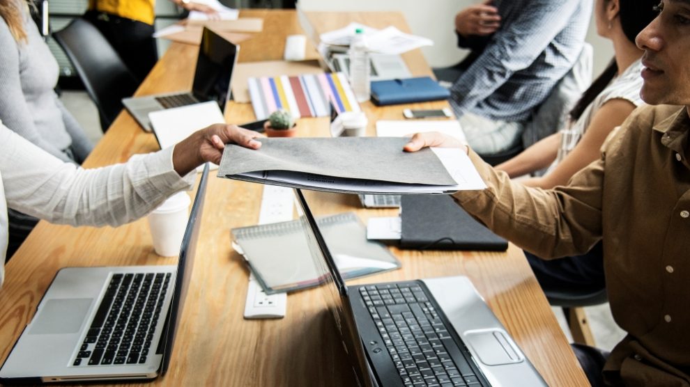 El dossier de empresa puede ser una buena forma de presentar tu negocio