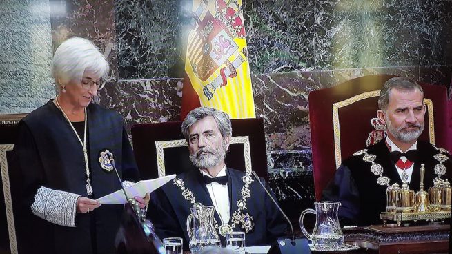El Rey Felipe VI, el presidente del CGPJ, Carlos Lesmes, y la fiscal general del Estado, María José Segarra, durante la apertura del año judicial.