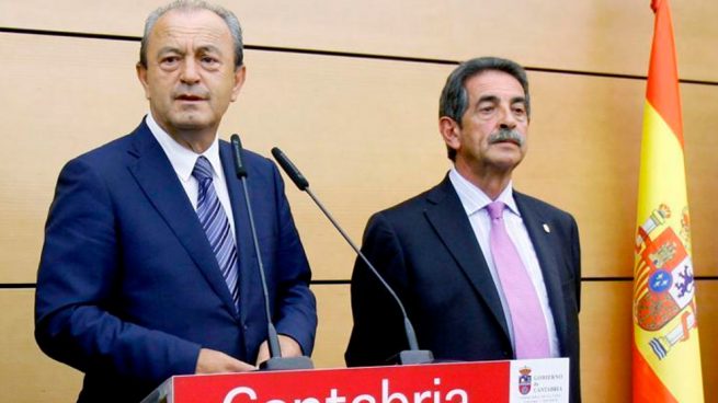 El presidente de Cantabria, Miguel Ángel Revilla junto al ex consejero López Marcano