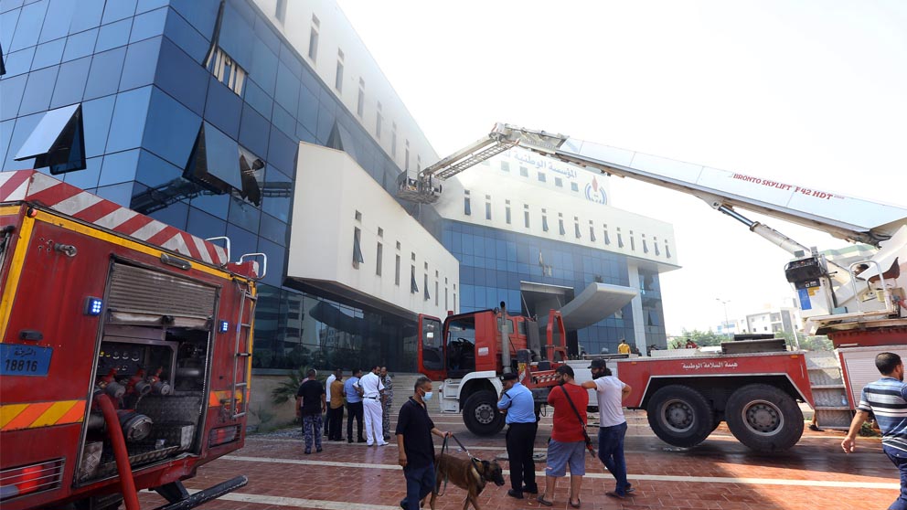 Ataque a la sede de la compañía petrolífera estatal libia en Trípoli (Foto: AFP)