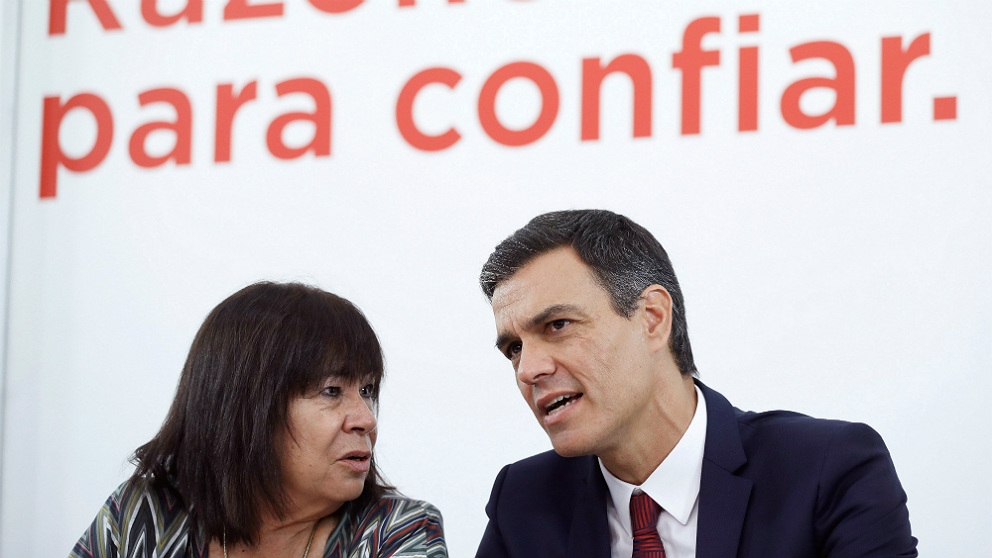 Cristina Narbona, presidenta del PSOE, y Pedro Sánchez, secretario general. (EFE)