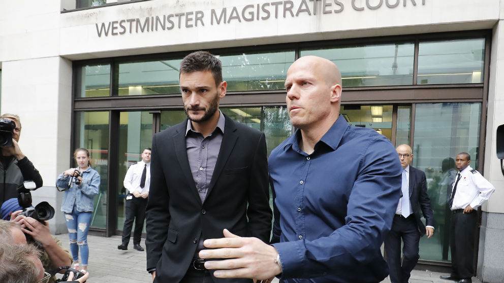 Hugo Lloris, saliendo del Tribunal. (AFP)