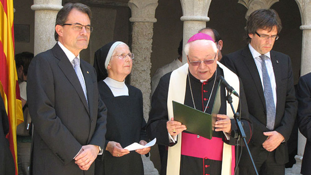 El obispo de Gerona, Francesc Pardo, junto a Artur Mas y a Carles Puigdemont. (Foto: ‘Germinans Germinabit’)