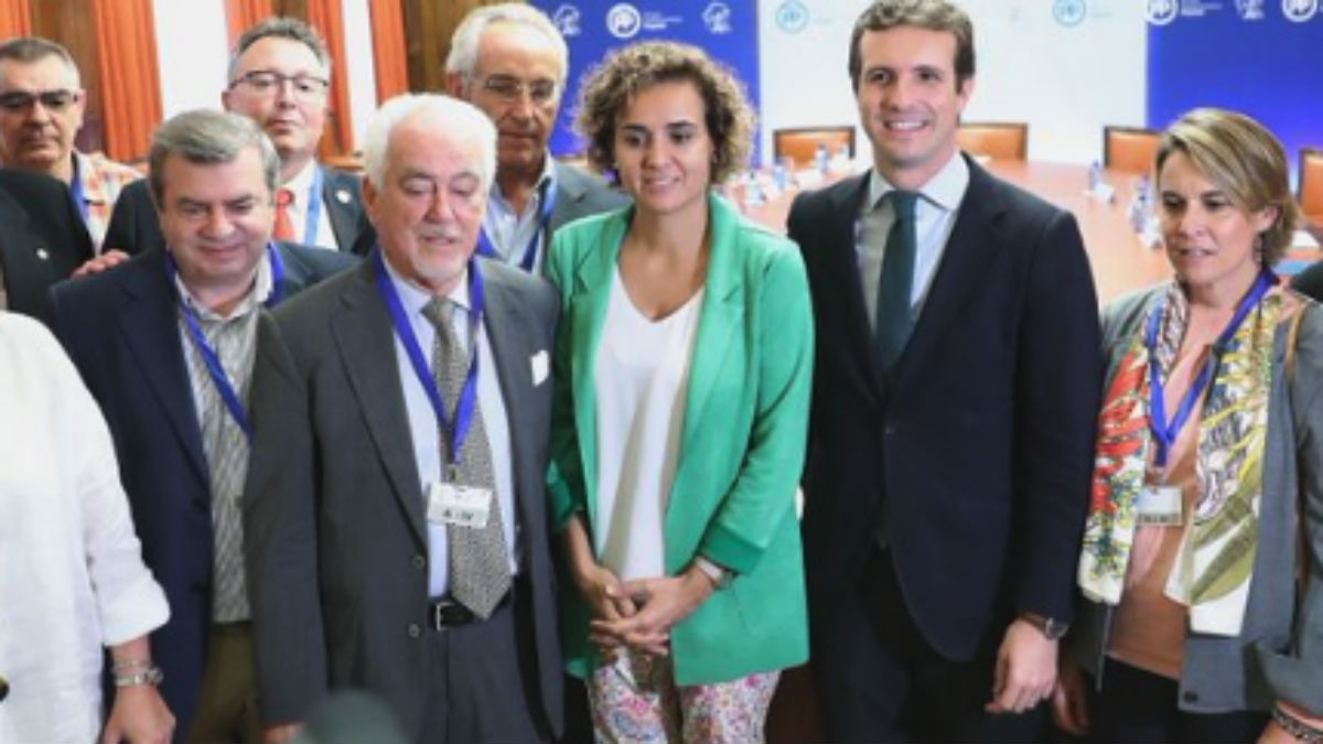 Casado con representantes de la escuela concertada (Grupo Popular).