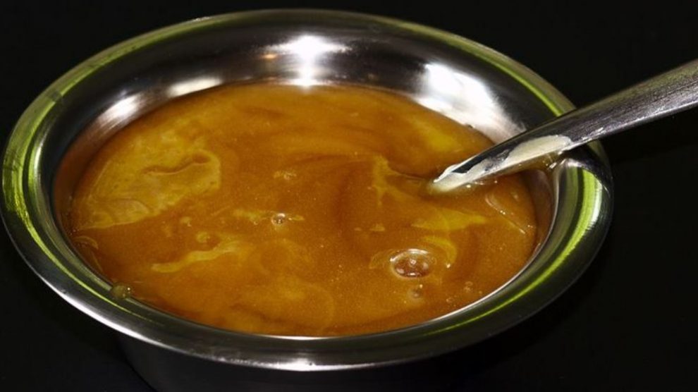 La miel de manuka posee propiedades antibacterianas, antiinflamatorias, antioxidantes e inmunoestimuladoras.