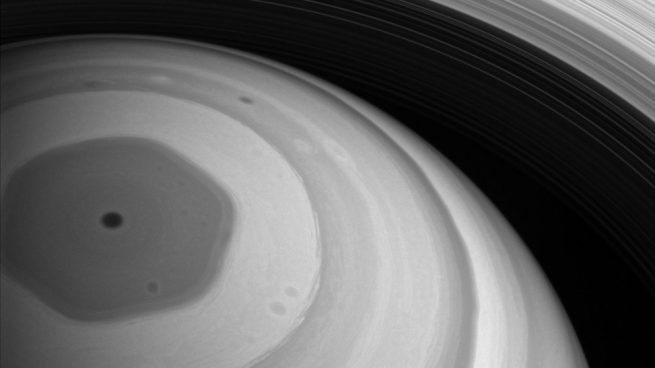 Los hexágonos de la estratosfera de Saturno