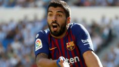 Luis Suárez se queja durante un partido. (EFE)