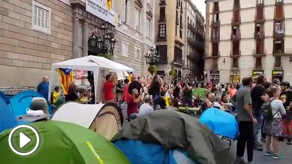 Los miembros de la acampada de los CDR en Barcelona han boicoteado la manifestación del español