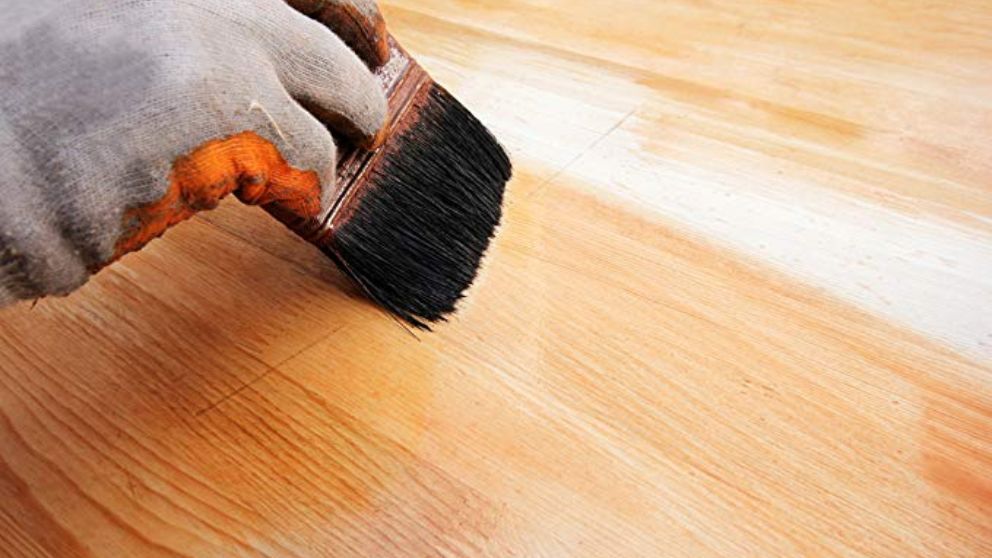 Cómo cambiar el color de tu suelo de parquet o tarima. Tintar suelos de  madera.