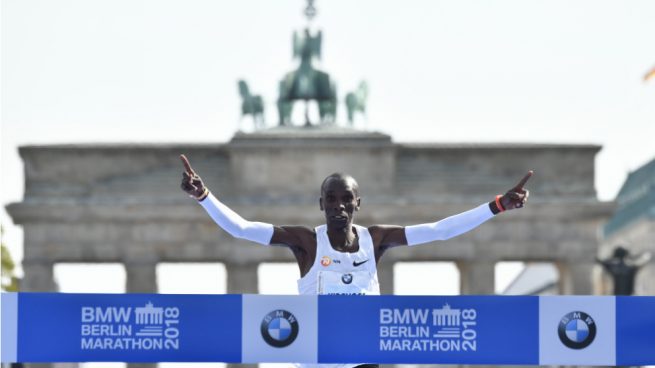 Eliud Kipchoge destroza el récord mundial de maratón y hace historia en Berlín