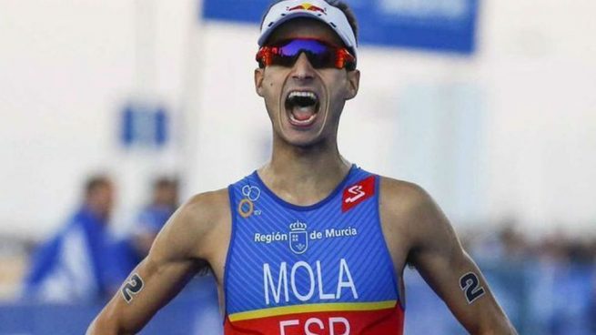 Mario Mola gana su tercer Mundial de Triatlón consecutivo