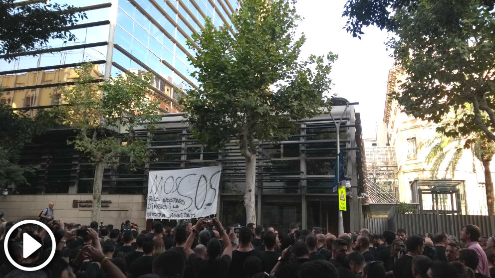 Miles de mossos protestan ante el Govern para pedir más efectivos y mejoras salariales