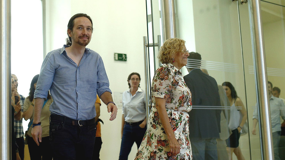 Pablo Iglesias, líder de Podemos, y Manuela Carmena, alcaldesa de Madrid. (EP)