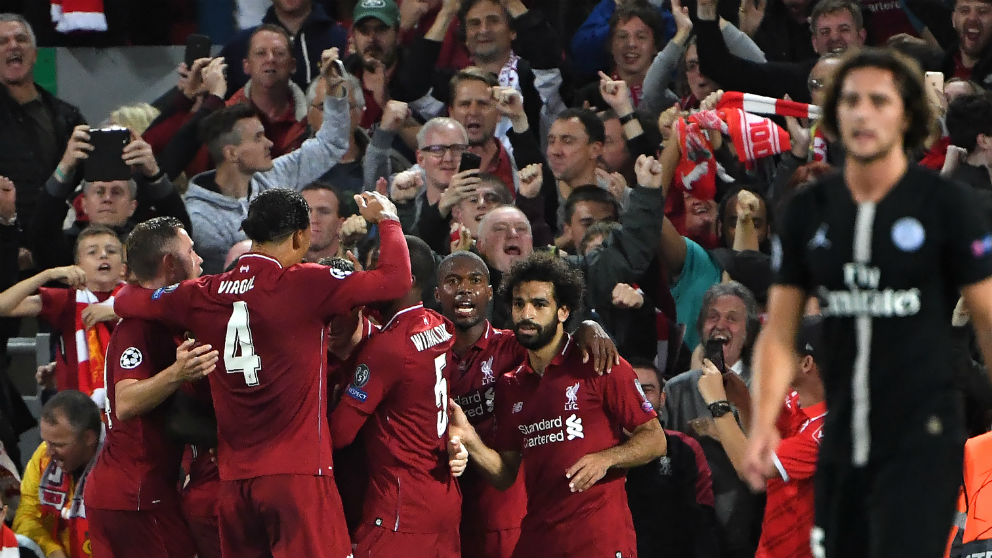 Los jugadores del Liverpool celebran uno de los goles al PSG. (AFP)