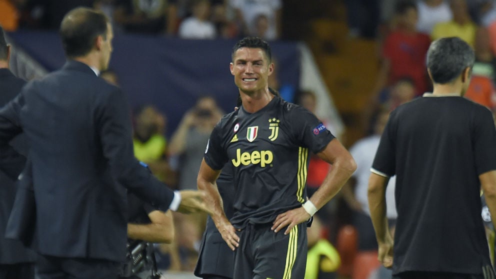 Cristiano Ronaldo llora tras ser expulsado en el Valencia – Juventus. (AFP)