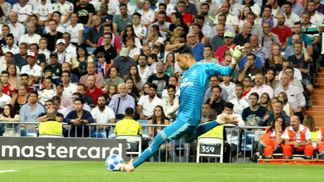 Keylor Navas saca de puerta. (Enrique Falcón)