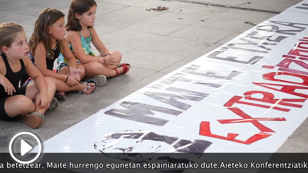Proetarras usan niños manifestación a favor terrorista extraditada