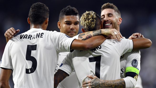Ramos se abraza a Mariano en la celebración del 3-0 (AFP).
