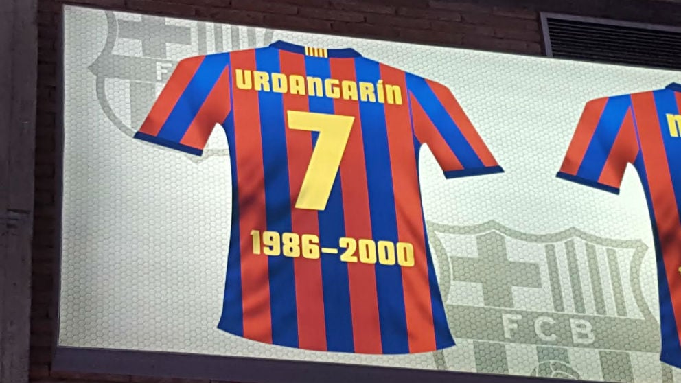 La camiseta de Iñaki Urdangarín, en el techo del Palau Blaugrana.