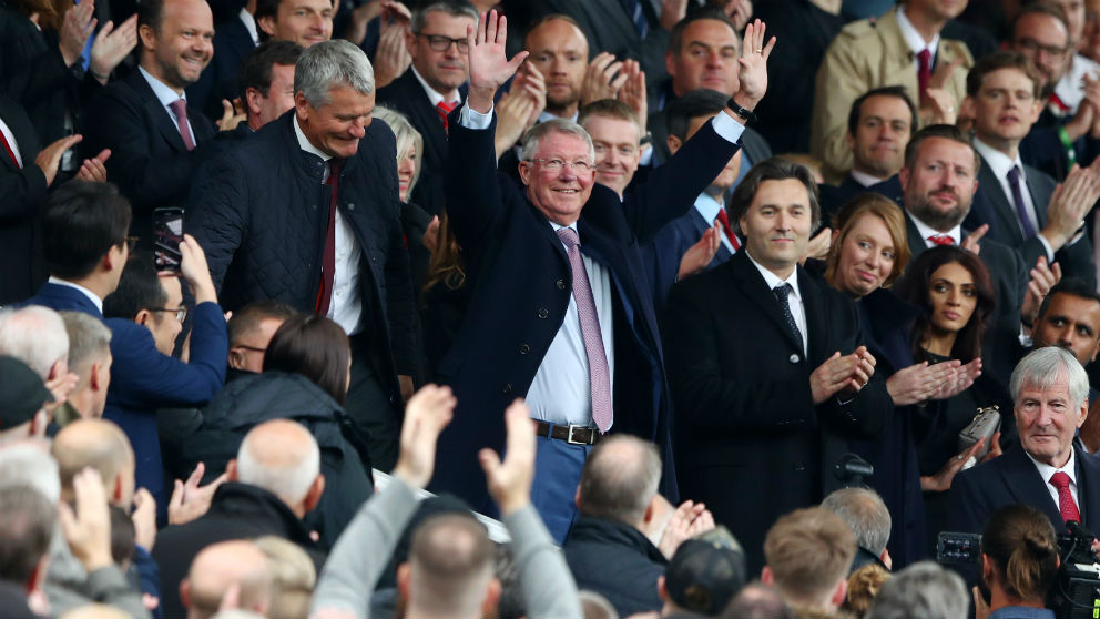 Alex Ferguson regresó a Old Trafford y recibió un homenaje. (Getty)