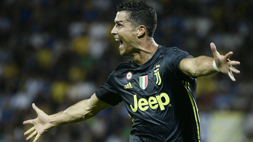 Cristiano Ronaldo celebra su tercer gol en Italia. (AFP)