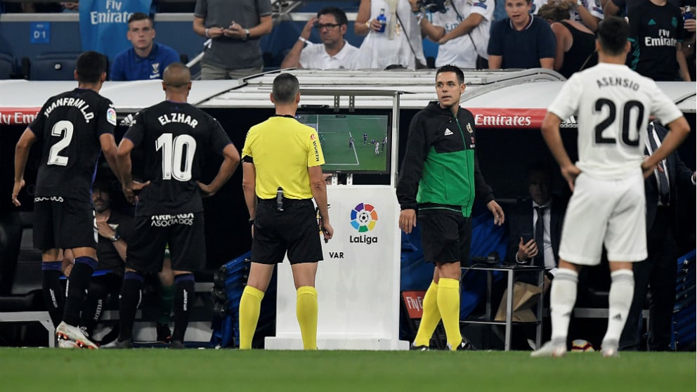 El VAR hace justicia con el Real Madrid. (AFP)