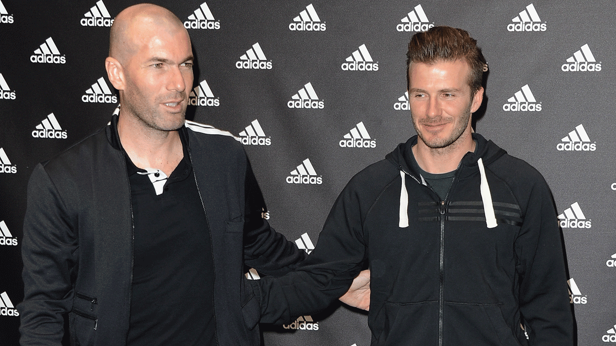 David Beckham posa junto a Zidane en un acto publicitario. (Getty)