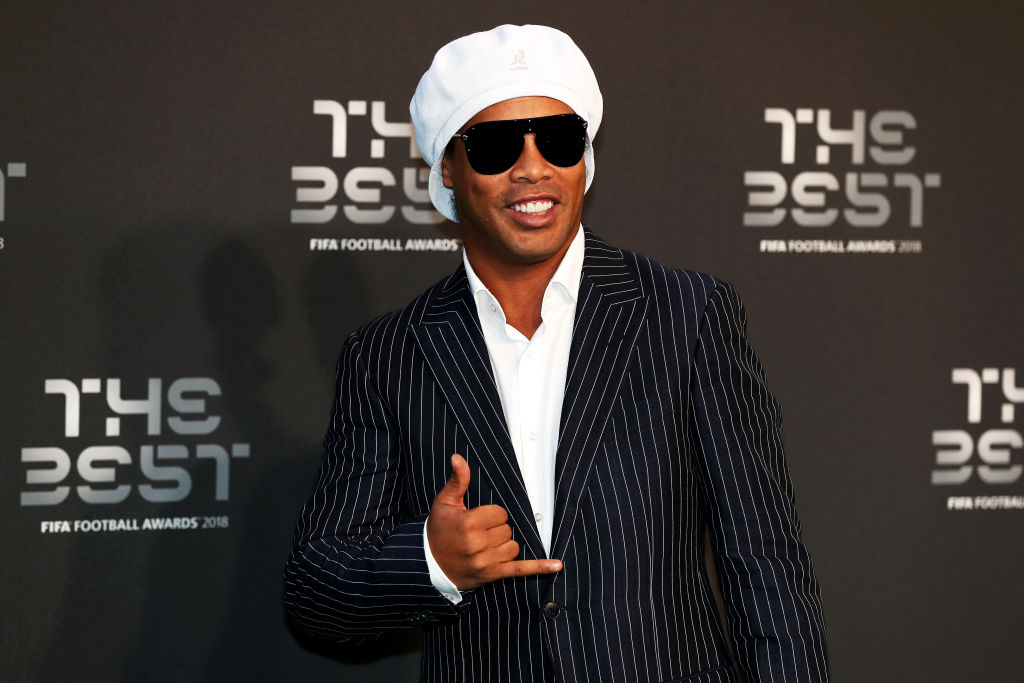 Ronaldinho lució una peculiar indumentaria en The Best. (Getty)