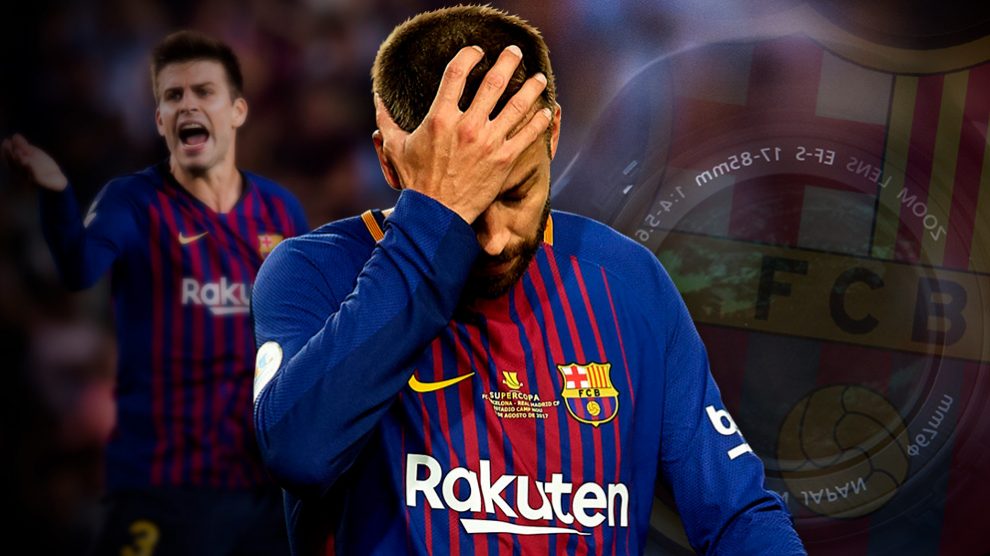 Gerard Piqué se lamenta durante un partido.