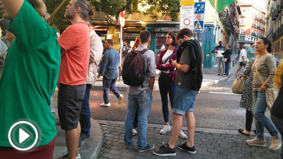 Rita Maestre y otros miembros de Podemos en la protesta contra un desahucio. (Foto: Europa Press)