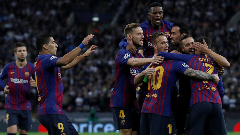 Los jugadores del Barcelona celebran el gol de Coutinho contra el Tottenham en Champions. (AFP) | Champions League 2018: Tottenham – Barcelona | Partido de fútbol hoy, en directo