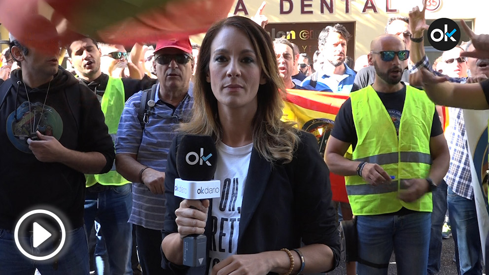 Policías y guardias civiles exigen la dimisión de Pedro Sánchez en Ferraz