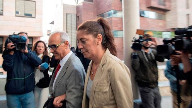 La madre de Nadia, Margarita Garau, acusada junto al padre de la pequeña de estafa por usar la enfermedad de su hija para lucrarse con donativos. Foto: EFE