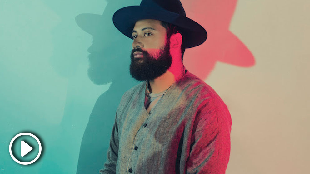 El artista neozelandés Noah Slee debuta en España con dos conciertos en Madrid y Barcelona.
