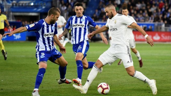 Benzema, sustituido al descanso por un problema en los isquios