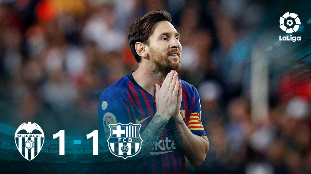 Leo Messi se lamenta tras fallar una ocasión en Mestalla.