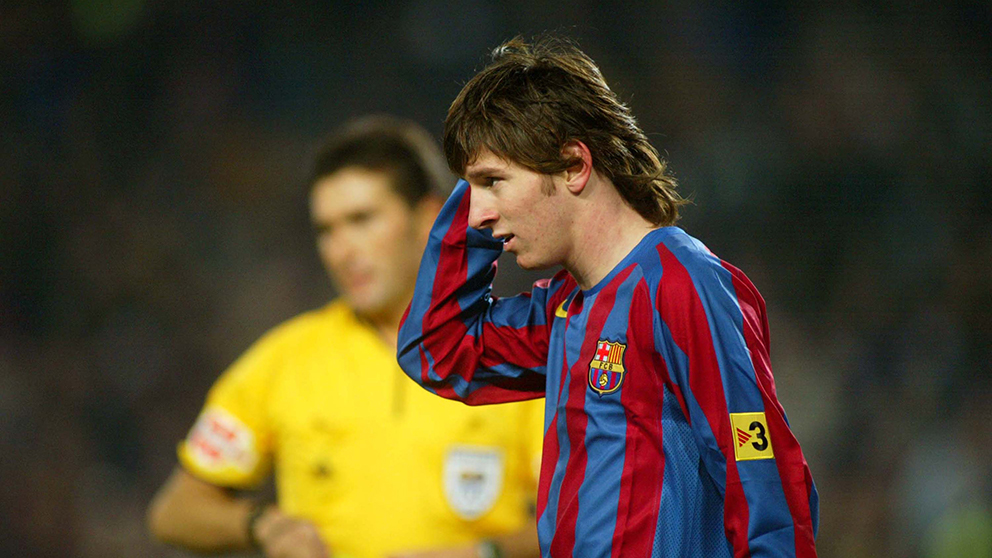 Leo Messi durante un partido con el Barcelona en 2005. (Getty)