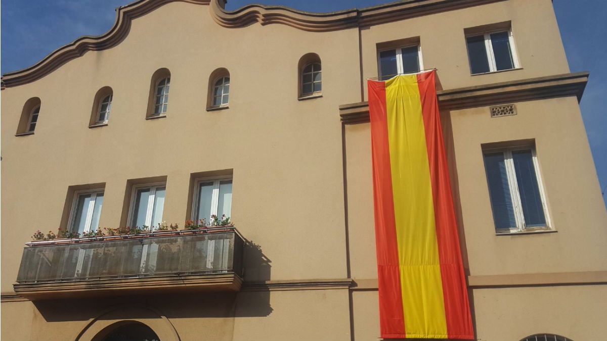 Bandera de España en Vilanova del Camí (RRSS).