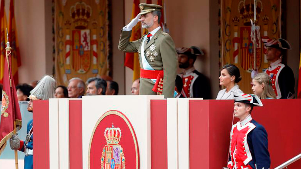 El rey Felipe VI preside el desfile de las Fuerzas Armadas de España. Foto: EFE