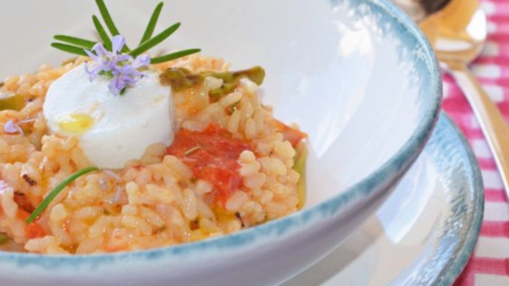 Arroz con salsa de tomate casera y jamón