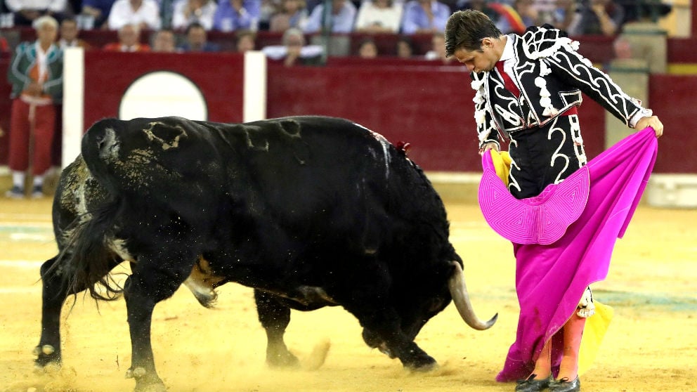 El Juli durante una de sus faenas este sábado en Zaragoza (Foto: EFE).