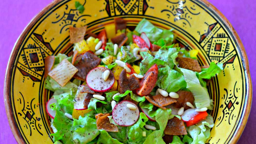 Receta de Ensalada Fattoush fácil de preparar