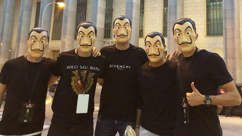 Thiago, Gayà, Busquets, Bartra y Azpilicueta en el escape room de La Casa de Papel.