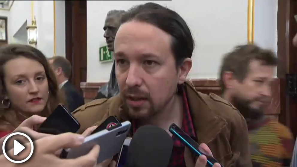 Pablo Iglesias en los pasillos del Congreso