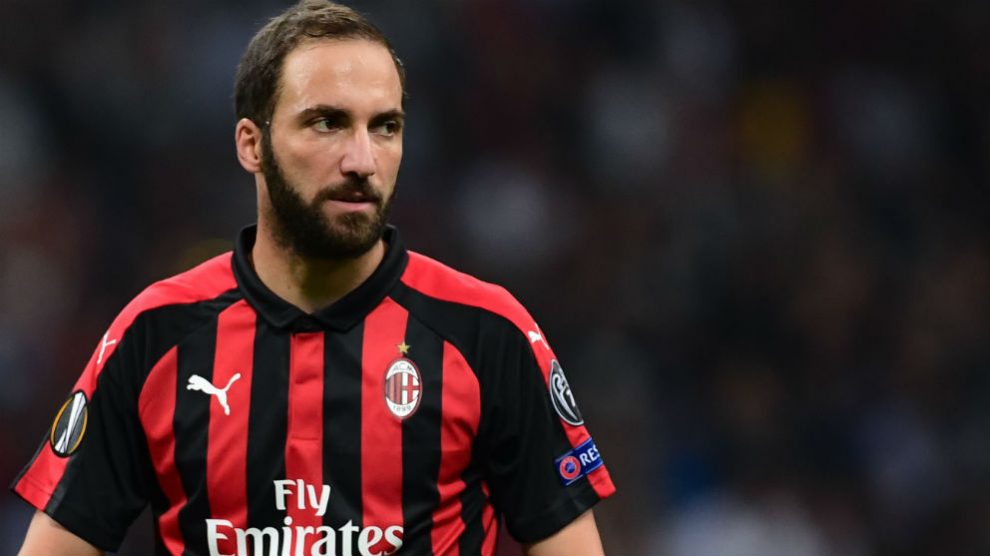 Gonzalo Higuaín durante un partido con el Milan. (AFP)