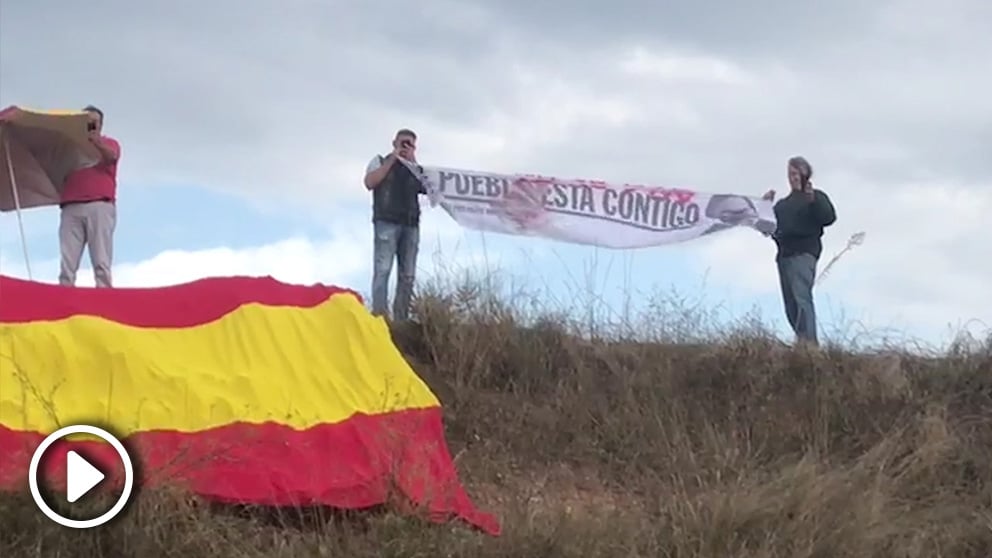 Manifestantes protestan contra la visita de Iglesias a Junqueras en Lledoners