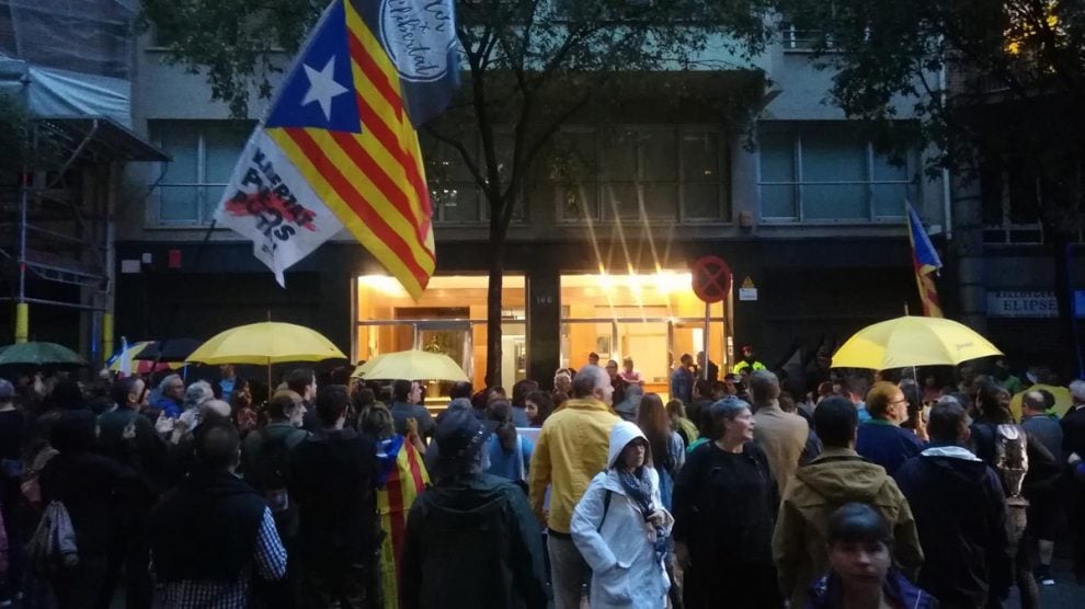 CDR ante la sede de ERC. Foto: Europapress