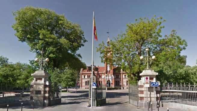 El PSOE de Madrid vota en contra de que la bandera de España ondee en un edificio municipal