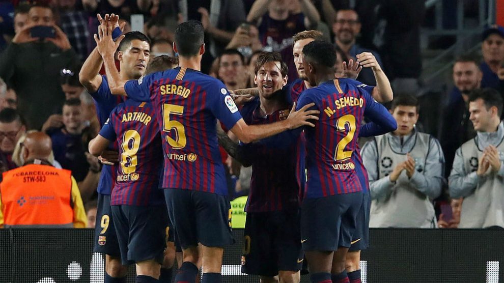 Los jugadores del Barcelona celebran un gol contra el Sevilla. (EFE)